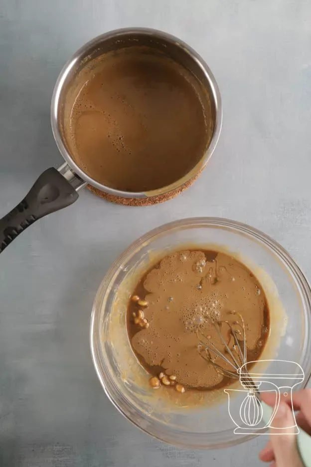 Remuer la ganache au fouet