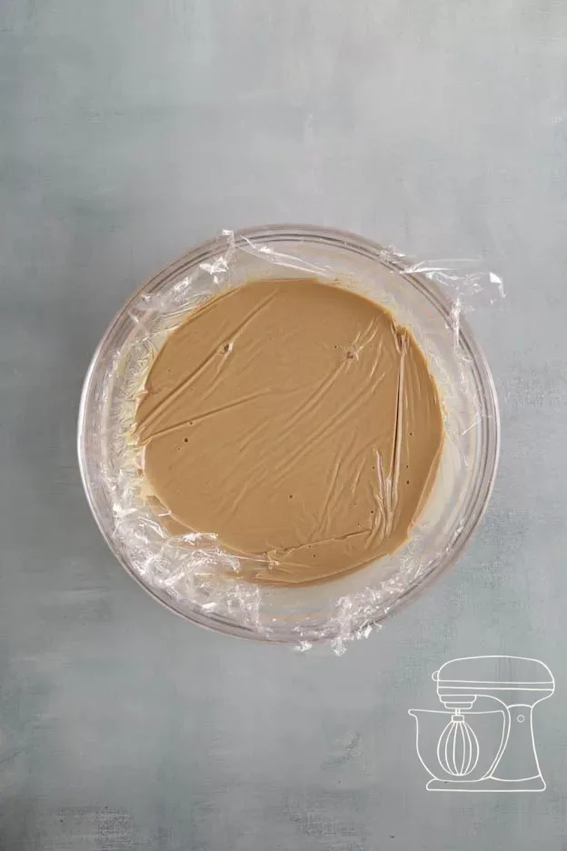 Ganache recouverte de film alimentaire