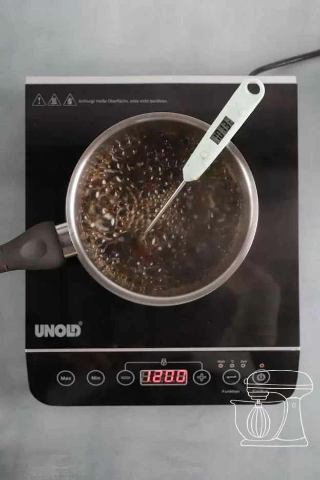 Chauffer le sirop à 100 à 105 °C
