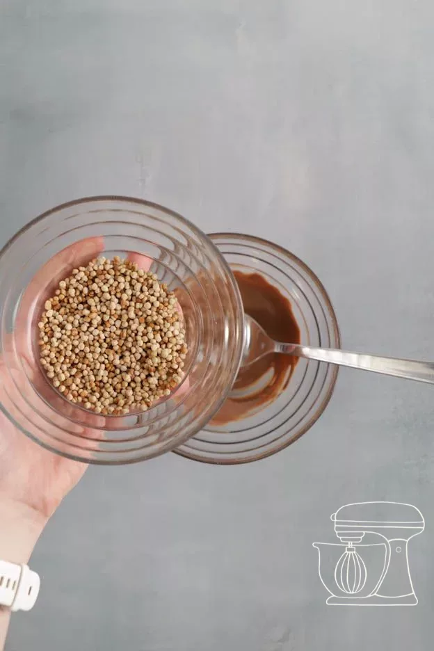 Ajouter le quinoa caramélisé