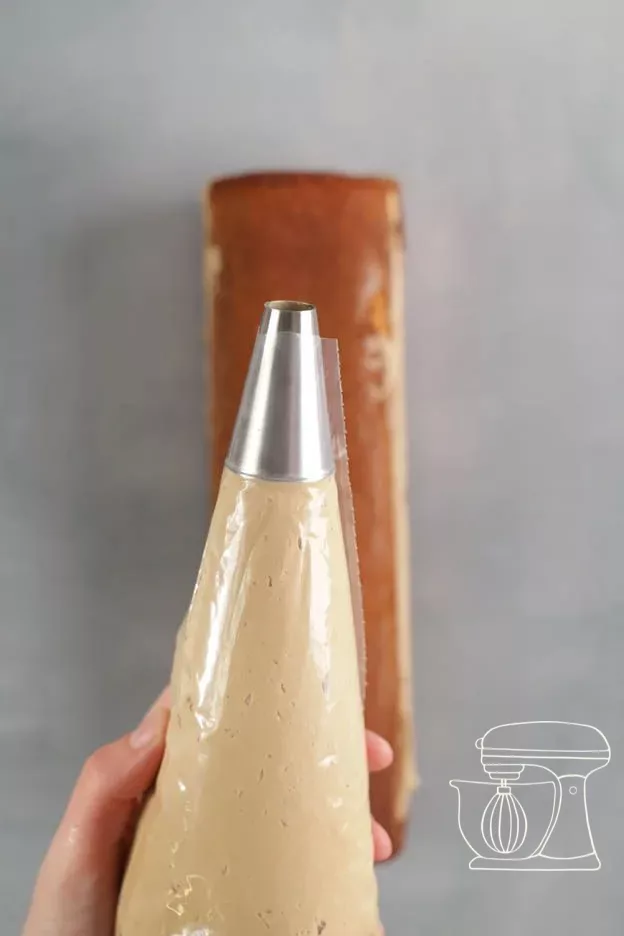 Remplir la poche à douille de ganache