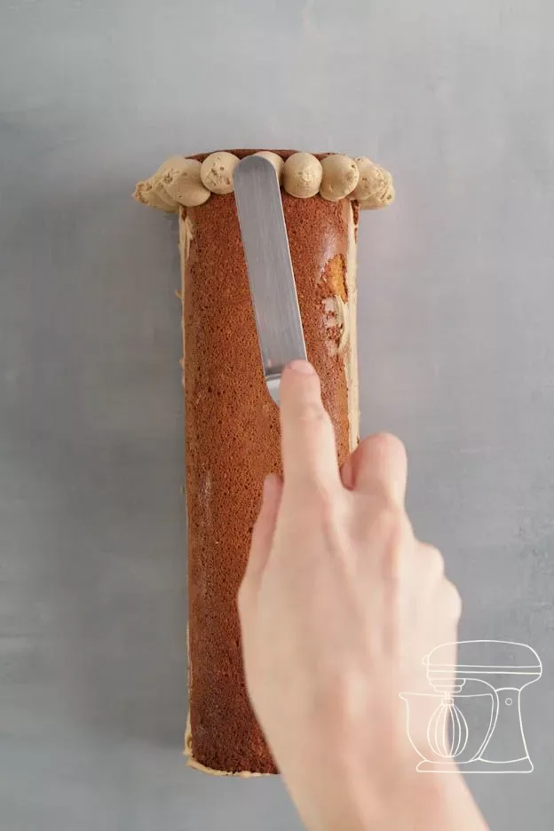 Tirer les pointes en gouttes avec la spatule coudée