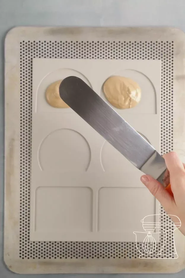 Lisser les Deco melts avec la spatule coudée