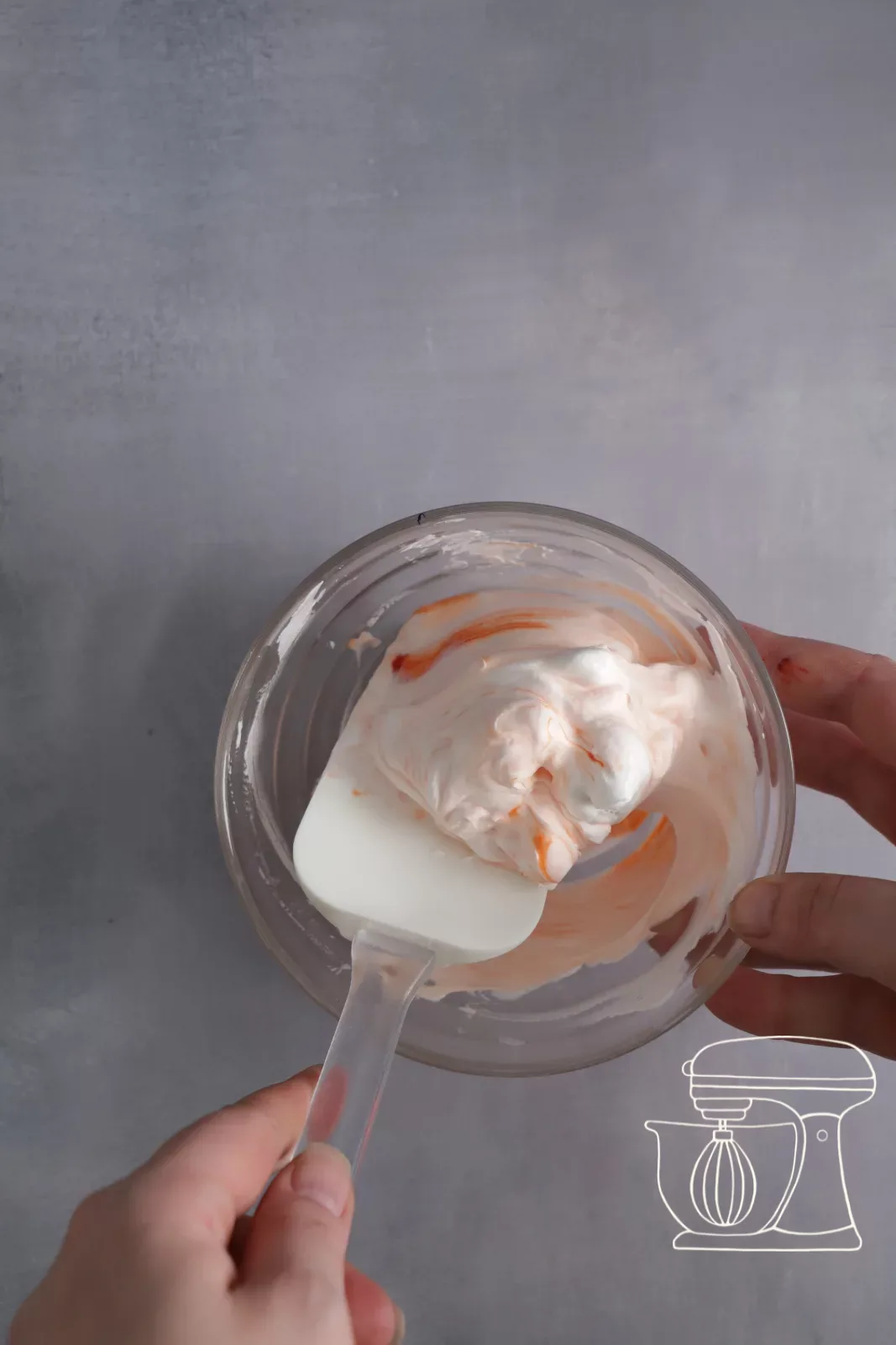 La crema viene colorata con Colorante in gel verde