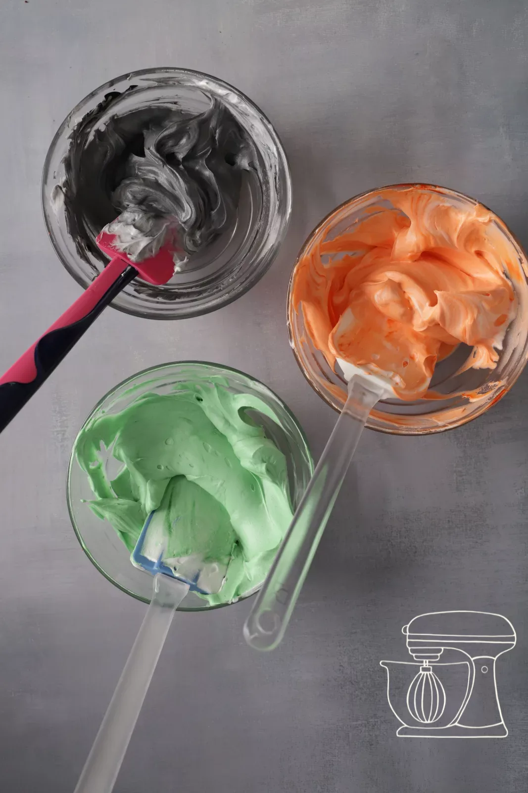 Crema in bianco, verde, arancione, viola e nero