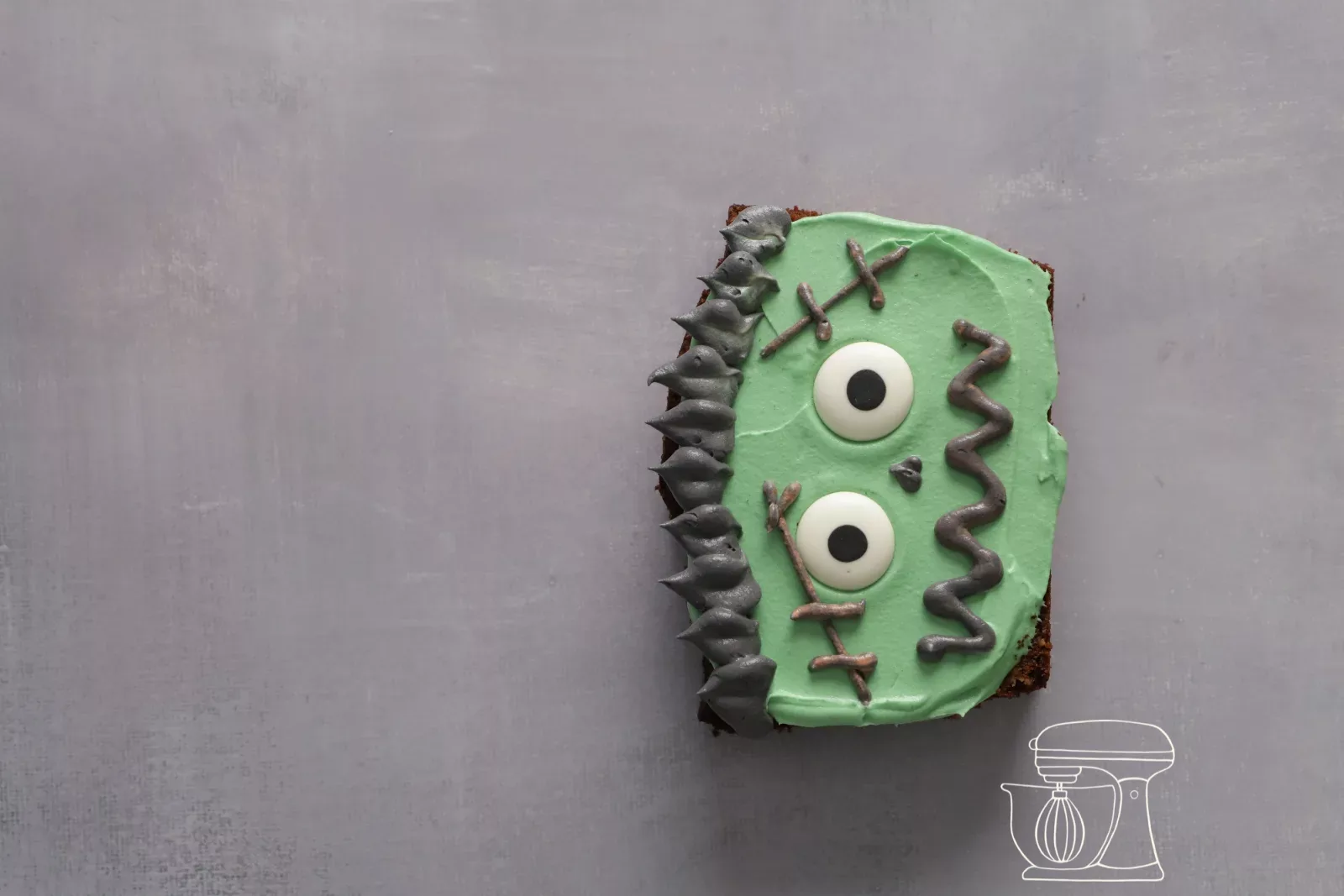 Cake Frankenstein con Occhi di zucchero, cicatrici e bocca