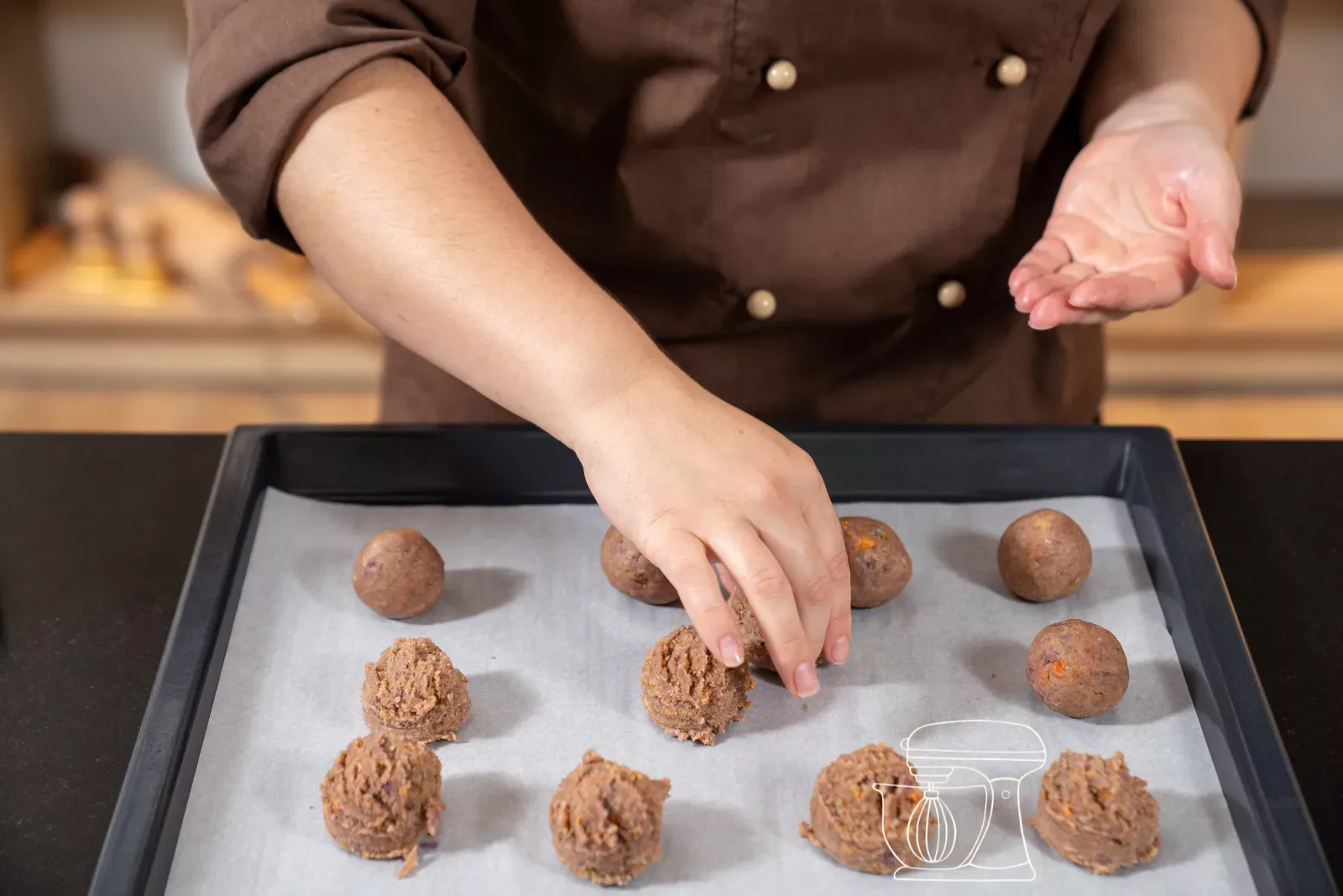 Vanilla balls on the baking tray