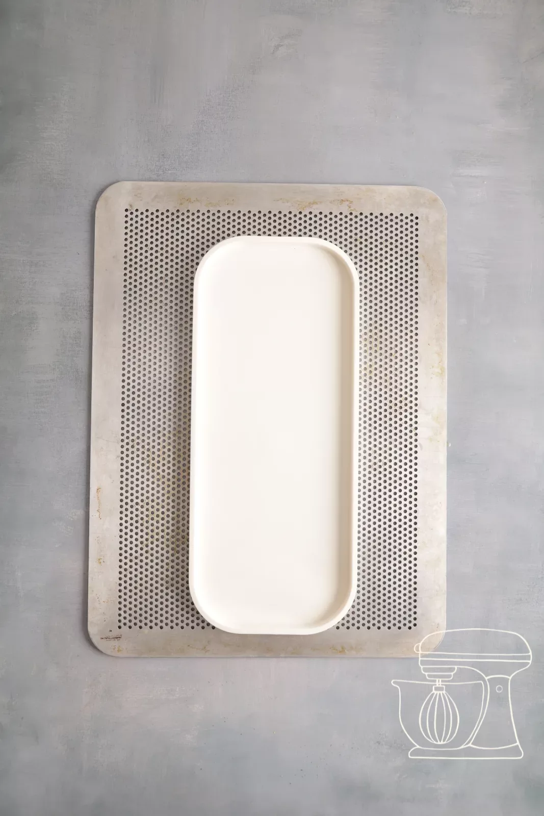 Tappetino in silicone per pan di Spagna sulla teglia forata