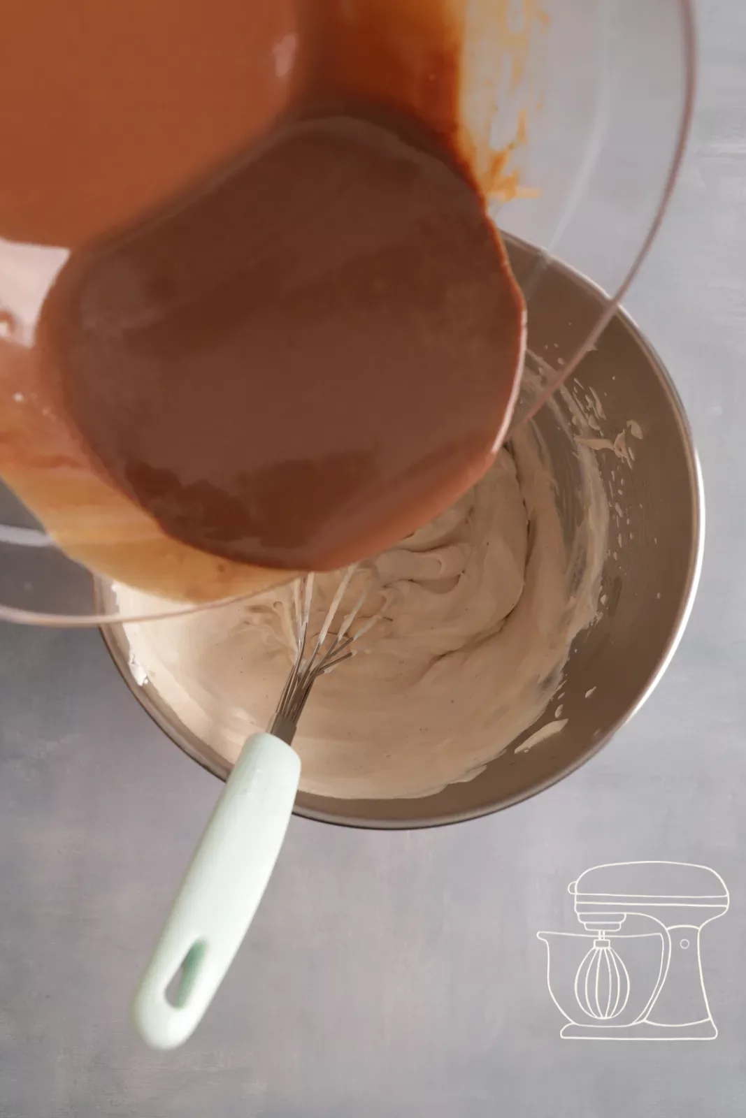Incorporare la ganache porzione per porzione