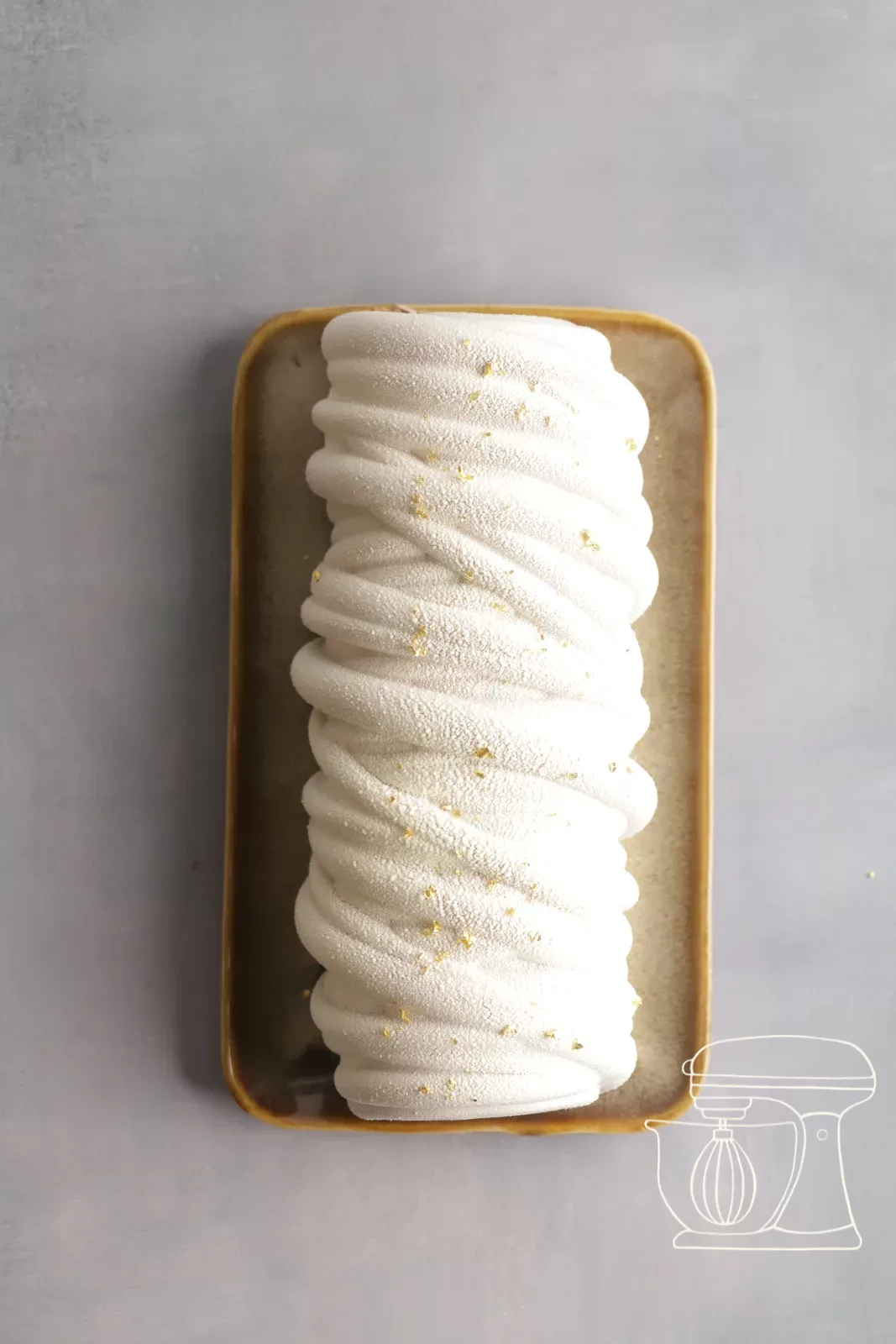 Bûche finita con foglioline d'oro