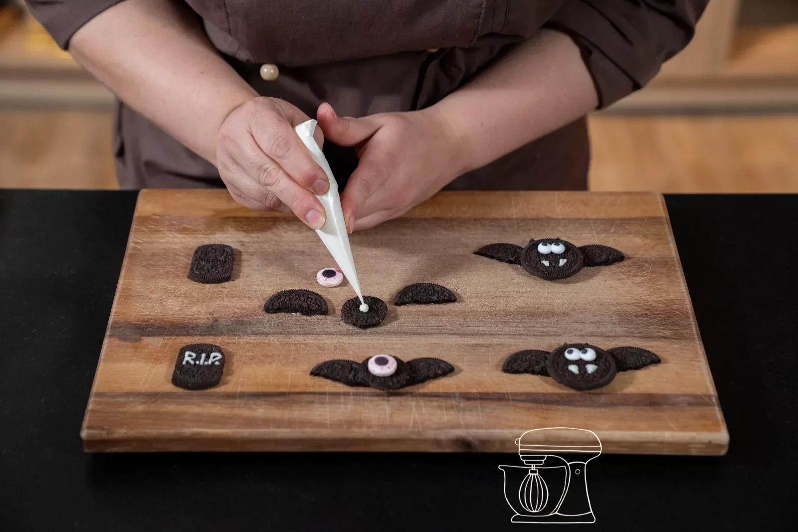 Oreo-Cupcakes für Halloween – Fledermaus — Körper, Flügel, Ohren
