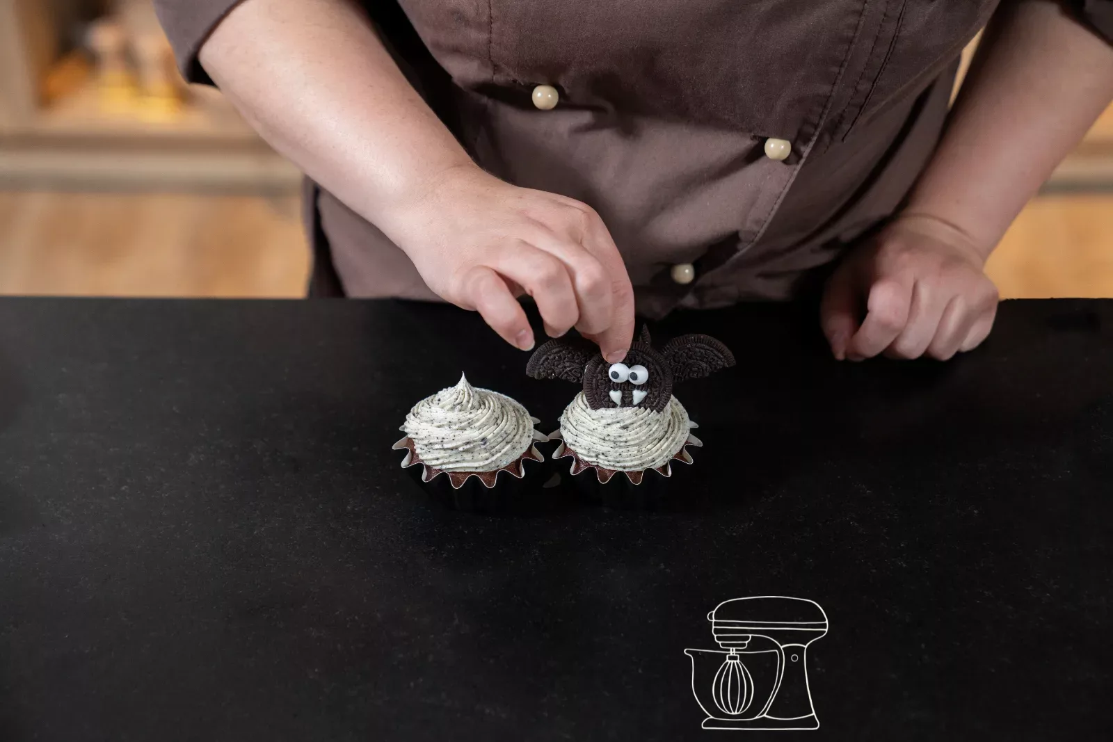 Oreo-Cupcakes für Halloween – Fledermaus — Körper, Flügel, Ohren