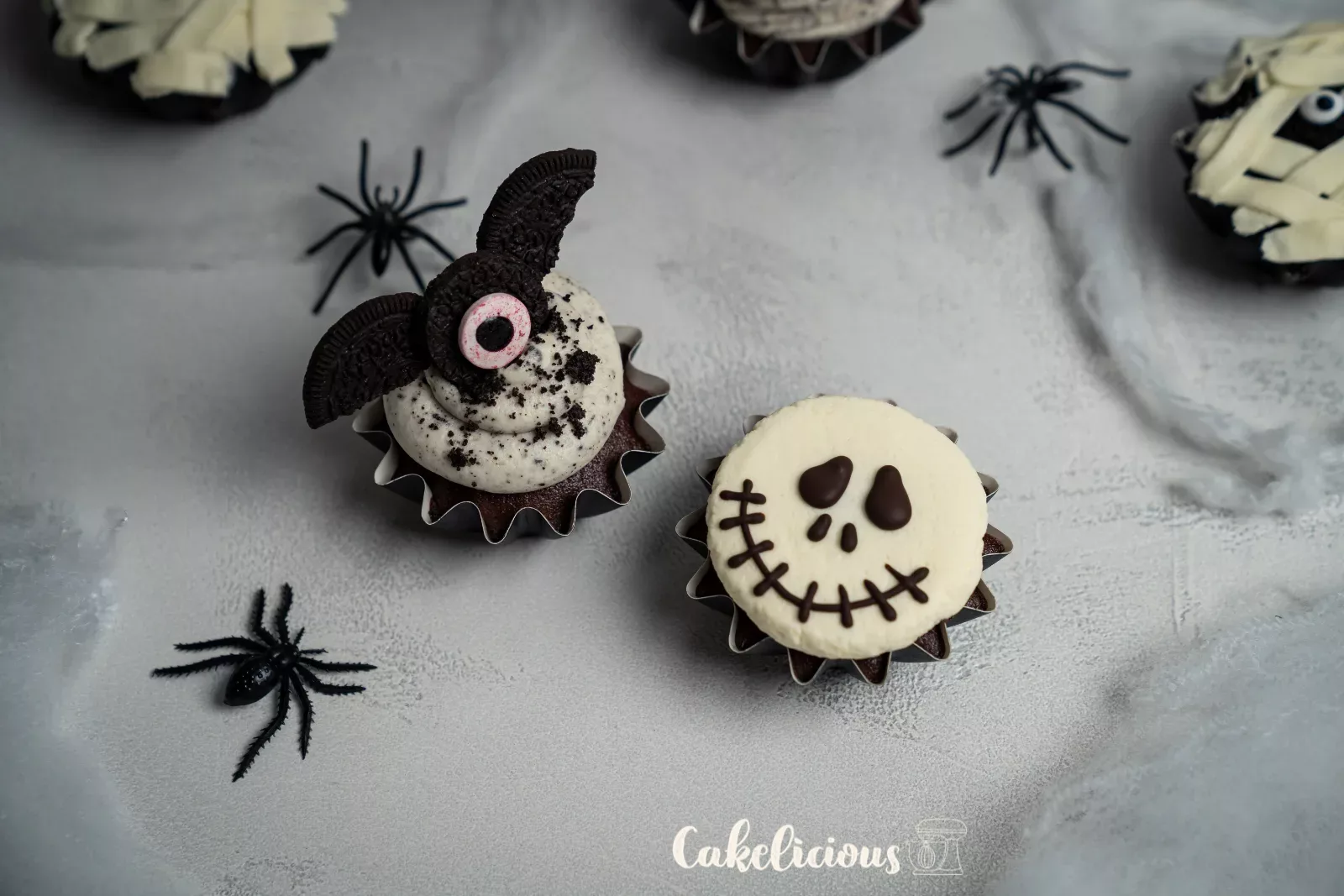 Oreo-Cupcakes für Halloween als Mumie, Gespenst, Fledermaus, Spinne und Grab