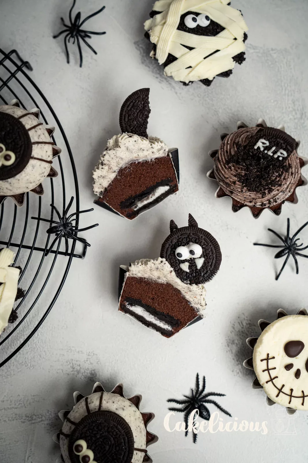 Oreo-Cupcakes für Halloween als Mumie, Gespenst, Fledermaus, Spinne und Grab