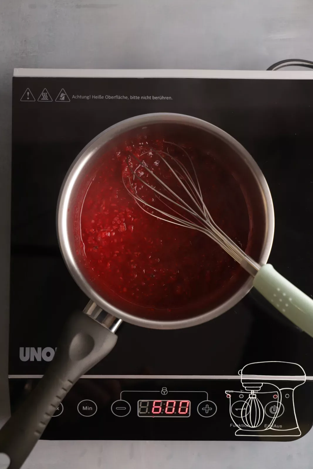 Boiling raspberry compote