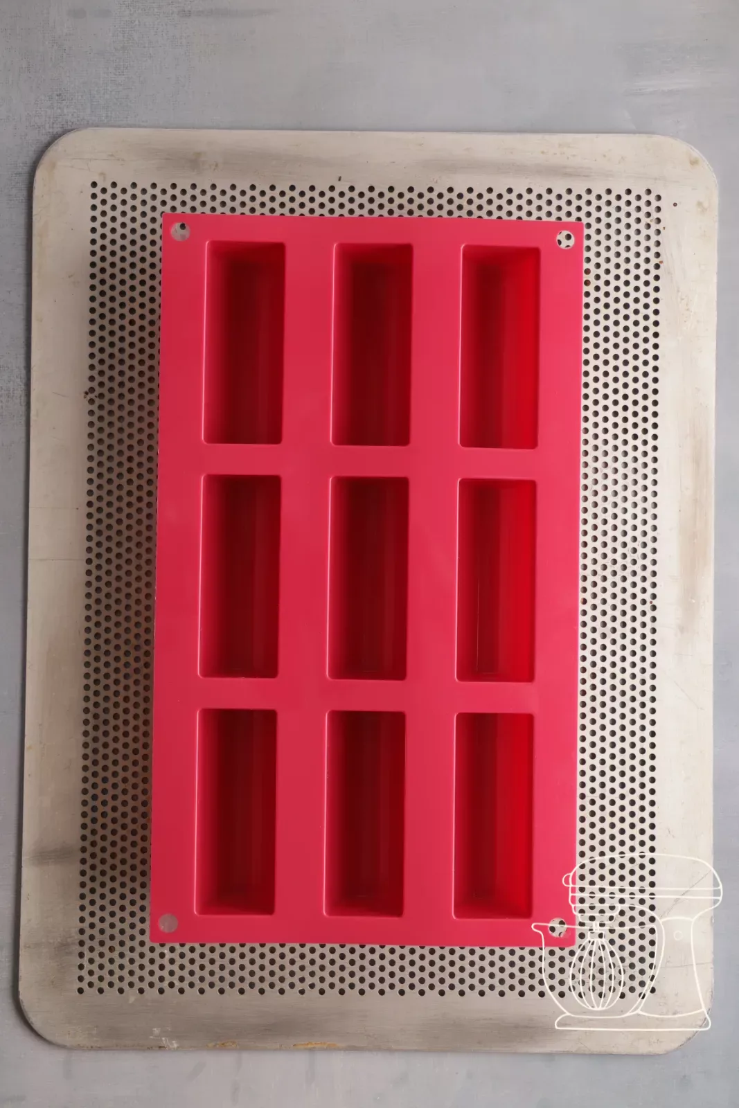 Mini bûche mold on the perforated baking sheet