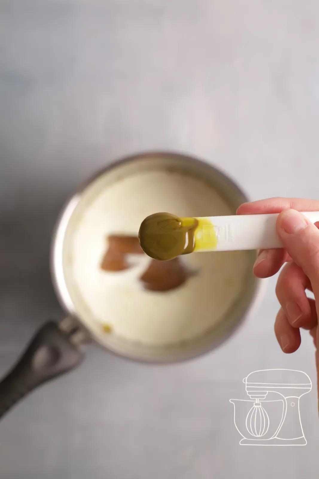 Adding the aroma to the saucepan