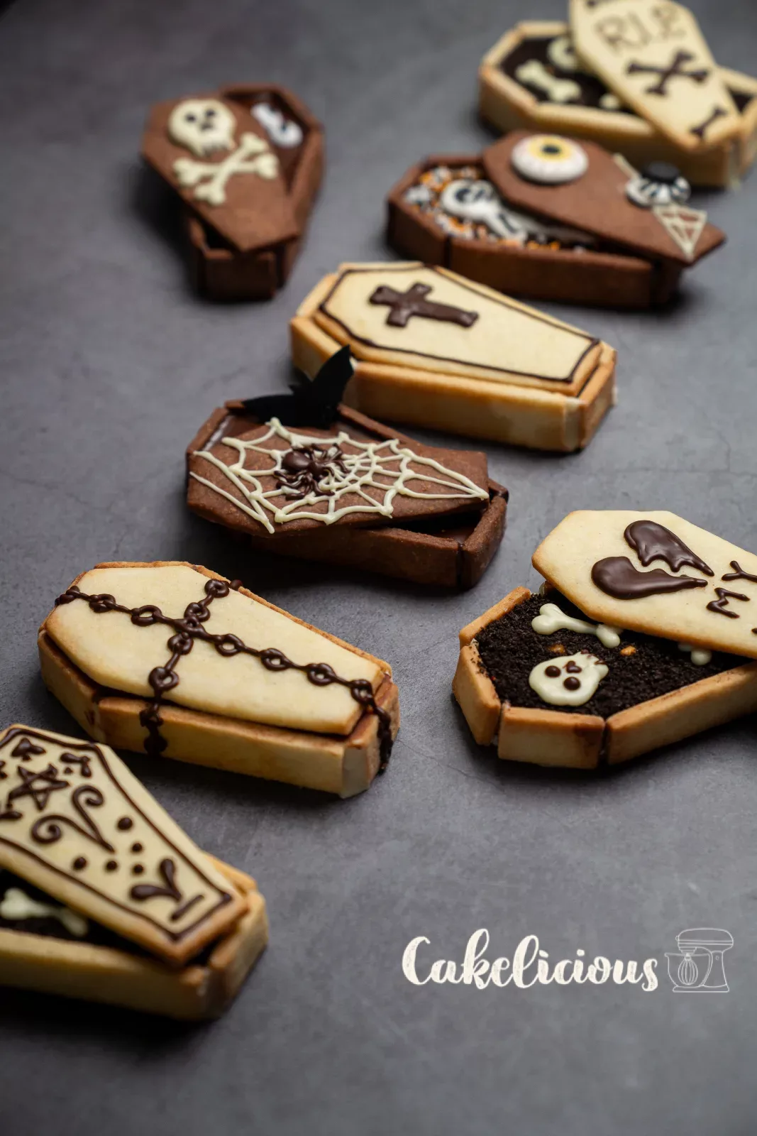 Biscotti bara aperti con ripieno di caramello e ganache