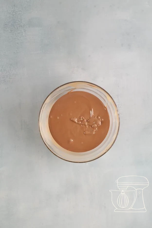 Thermometer showing the temperature of the melted milk chocolate during tempering