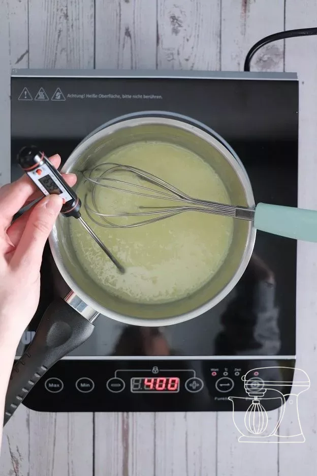 Chauffer la ganache à 70 °C en remuant