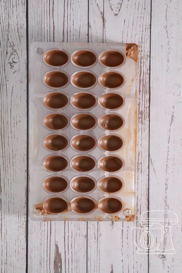 Coques en chocolat durcies
