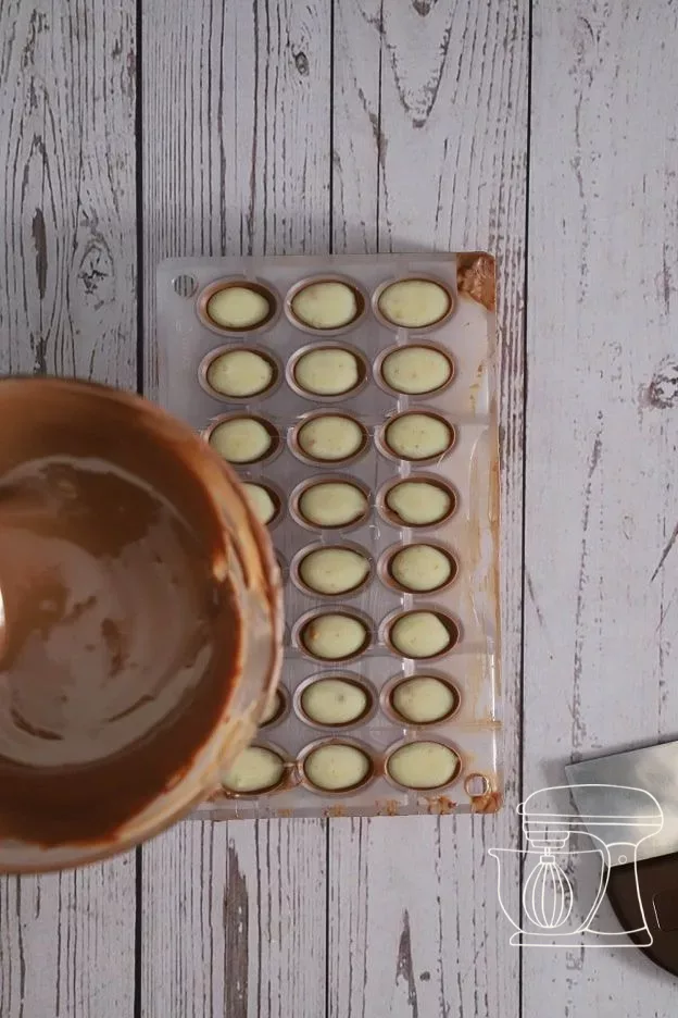 Chocolat tempéré prêt pour la fermeture