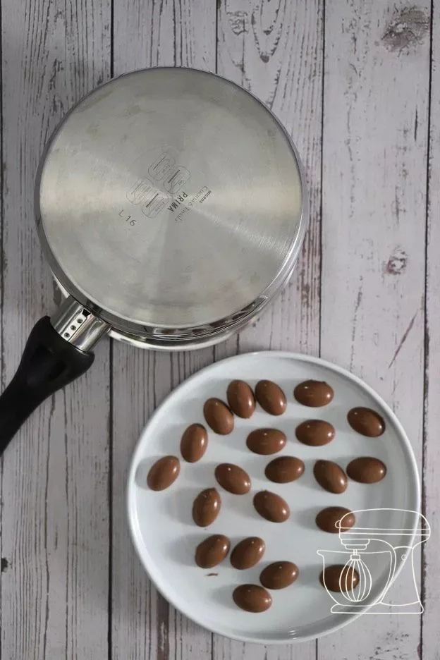 Chauffer brièvement la casserole vide