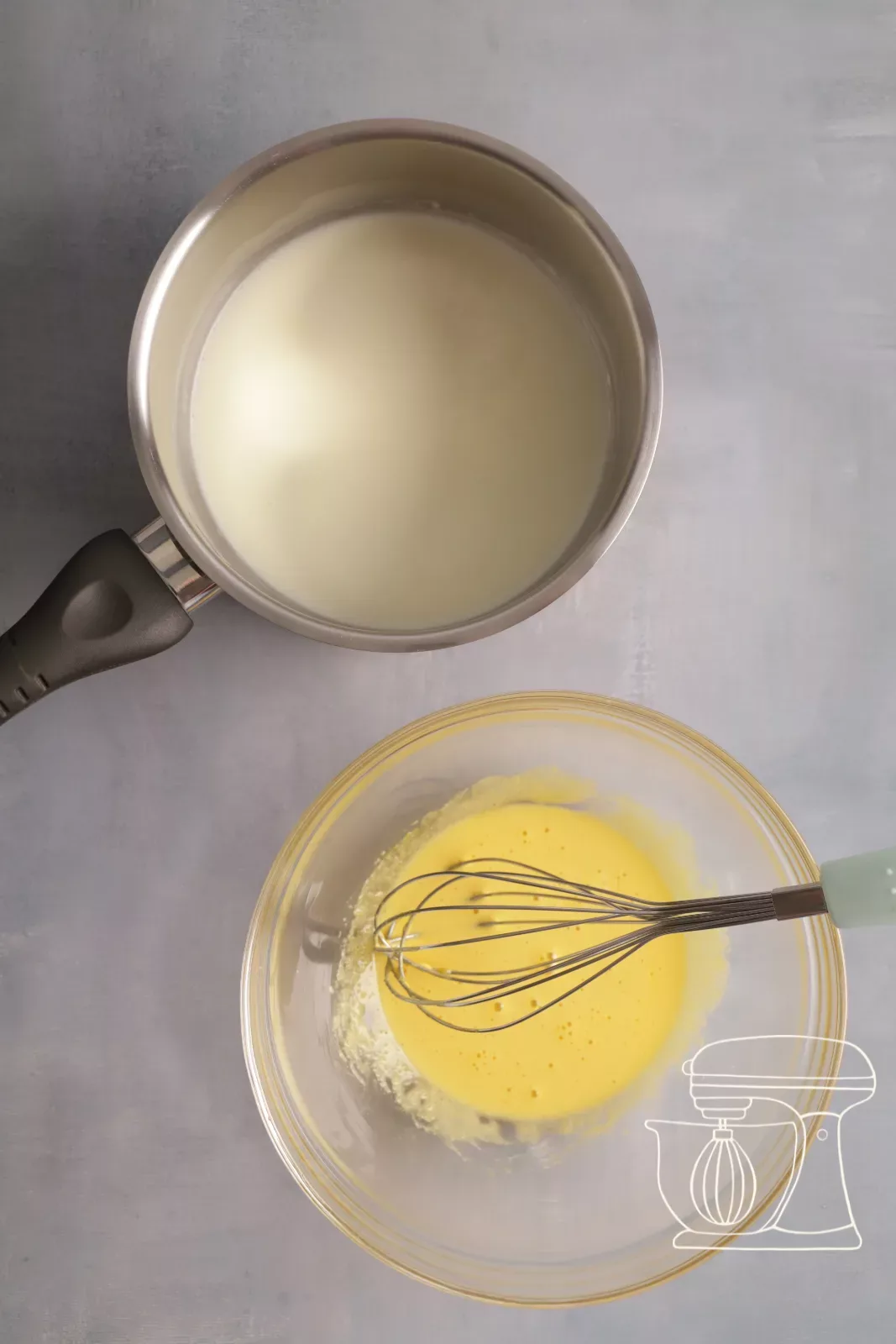 Warme Milch und Eigelbmasse