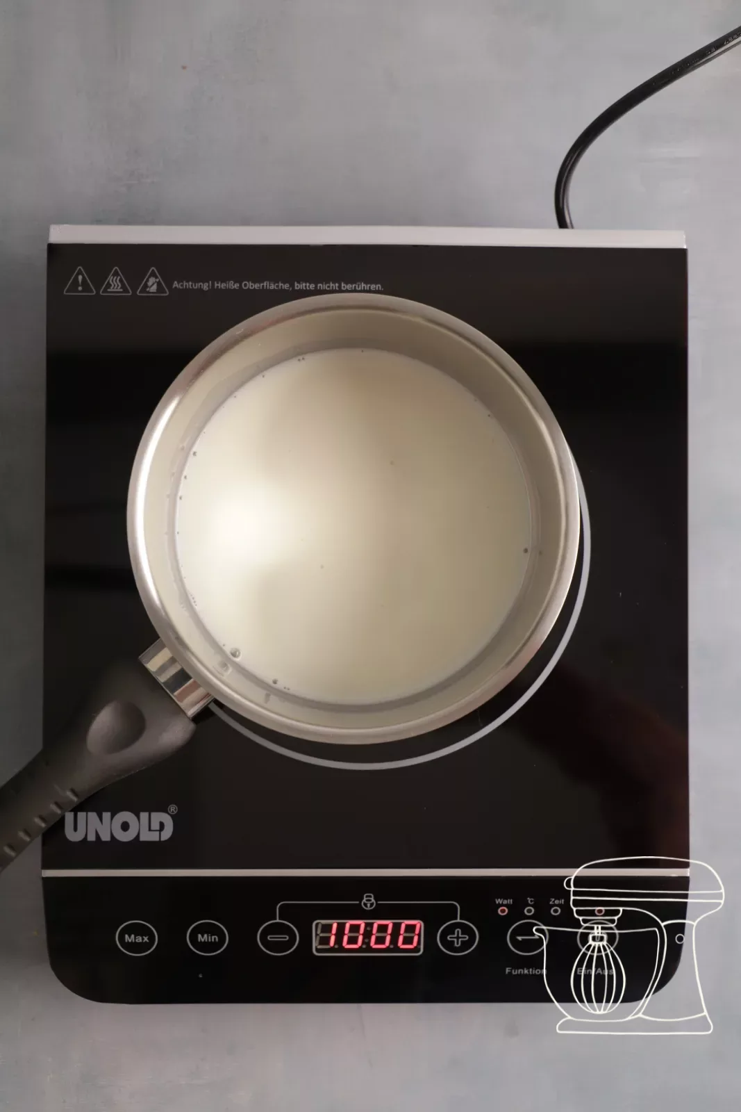 Milch im Topf erhitzen