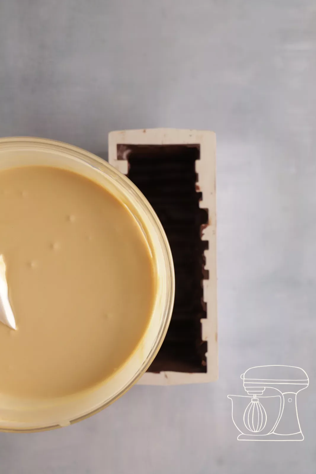 Mousse in die Schale füllen