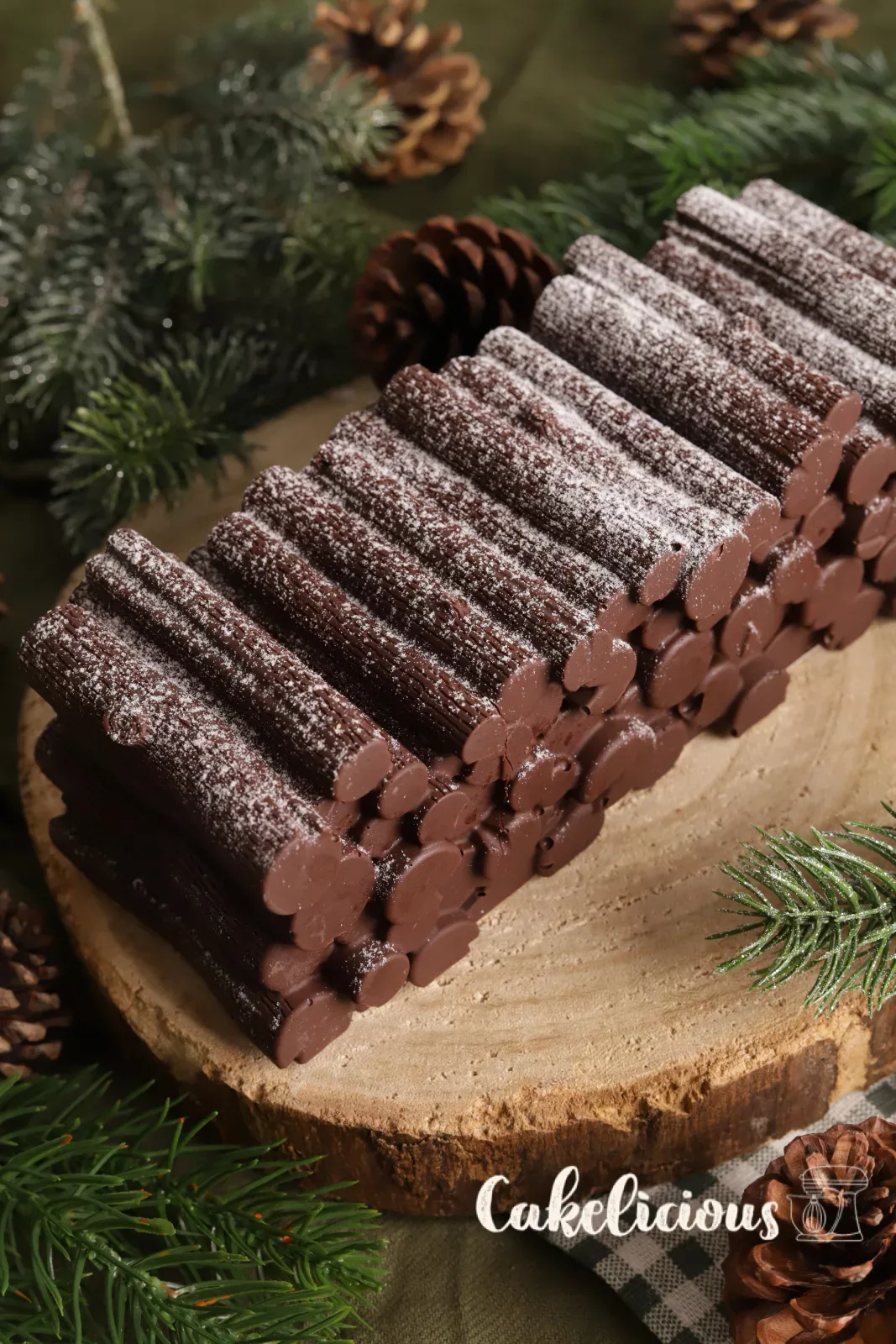 Ganze Schoko-Karamell Bûche mit Schneezucker