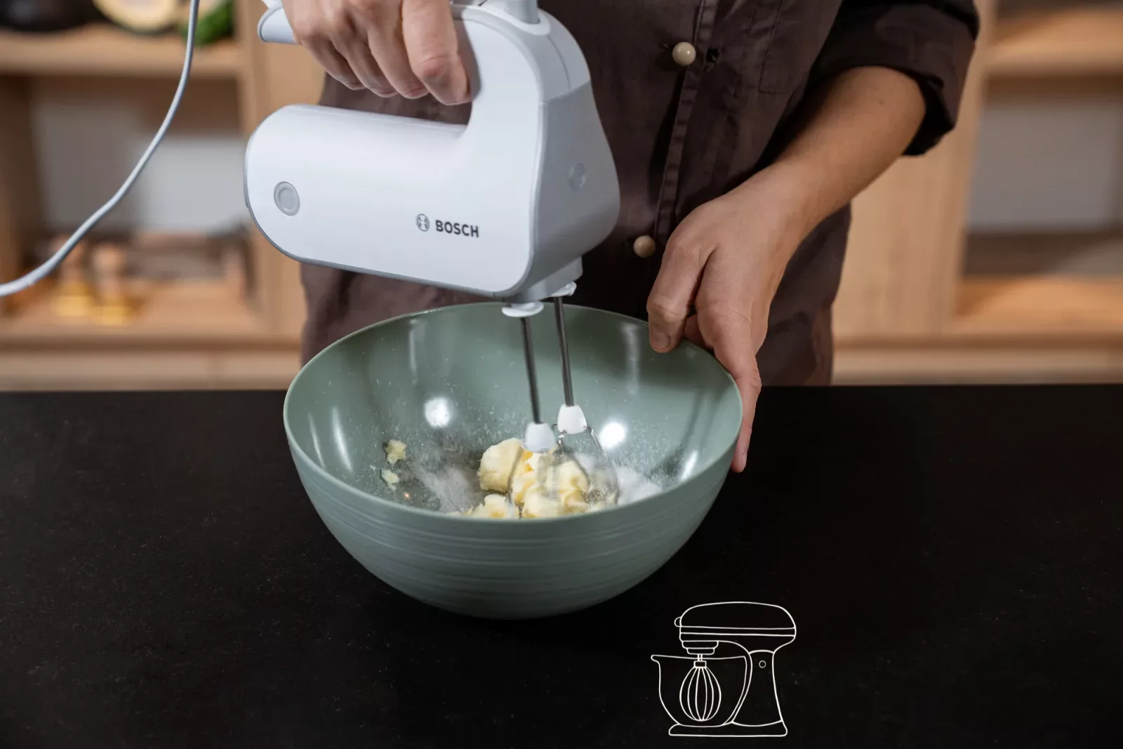 Fouetter le beurre et le sucre jusqu'à obtenir une mousse