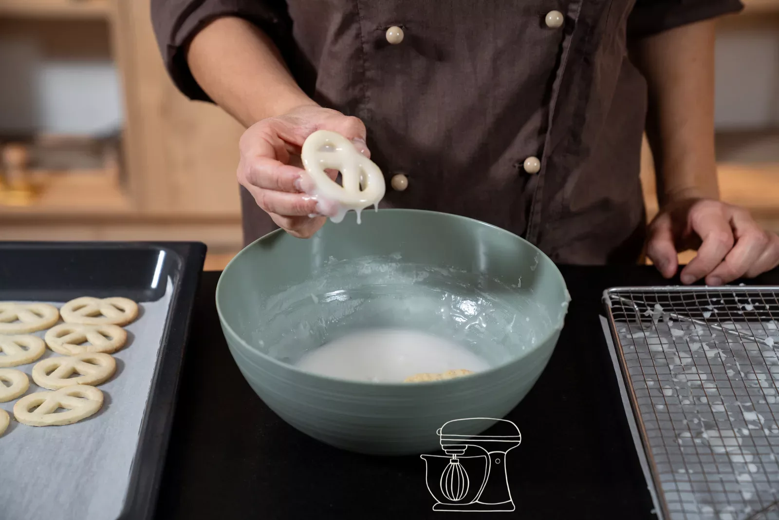 Laisser égoutter le bretzel glacé