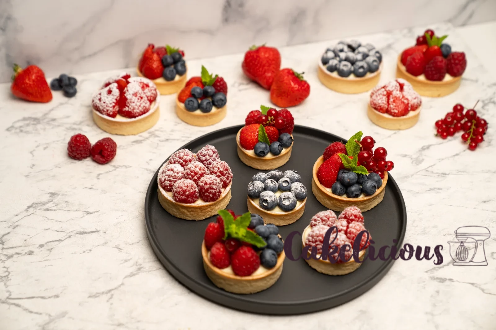 Vanilla Cream Tartelettes — Delicate Dessert with Fresh Red Berries