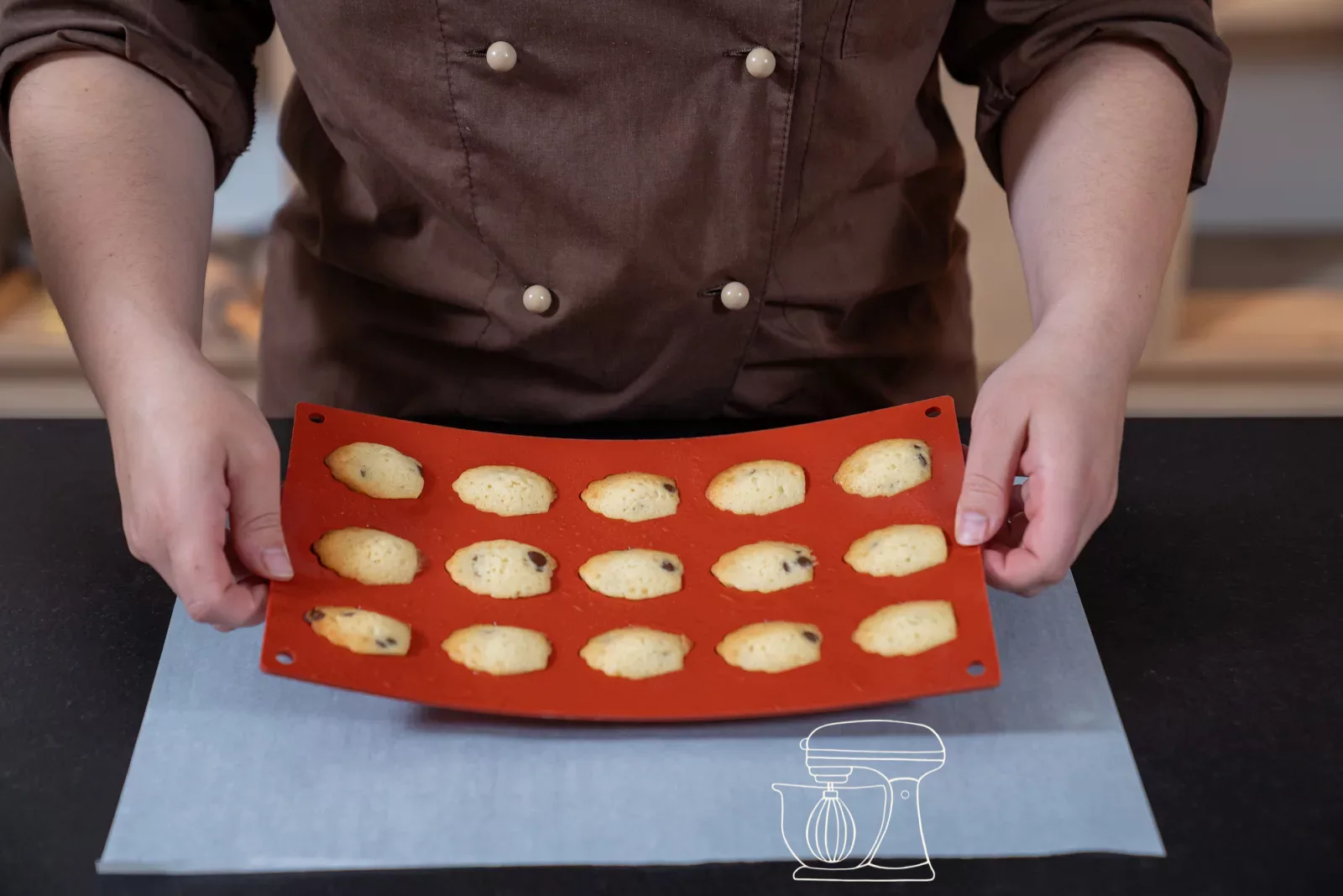 Gebackene Mini-Madeleines in der Form