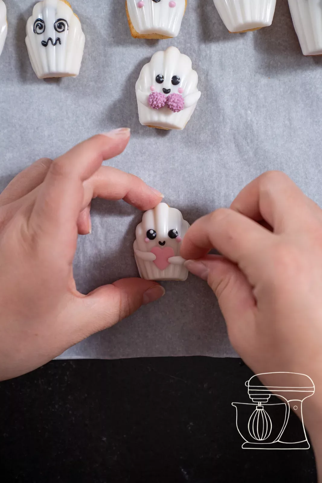Fondant wird ausgerollt