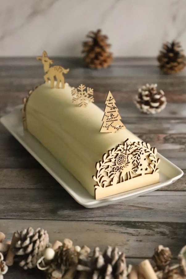 Matcha-raspberry yule log