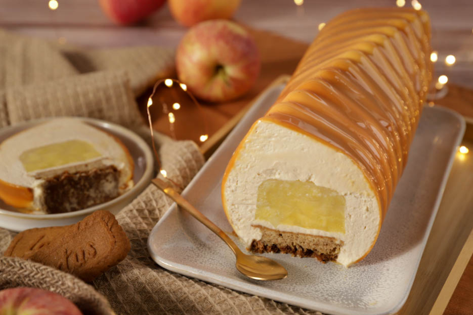 Apple-Speculoos Yule Log