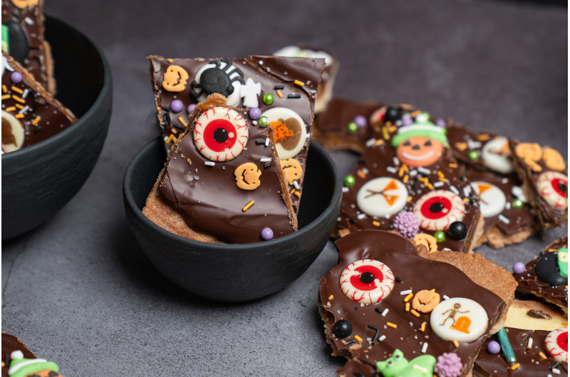 Halloween-Bark mit Mürbeteig und Karamell