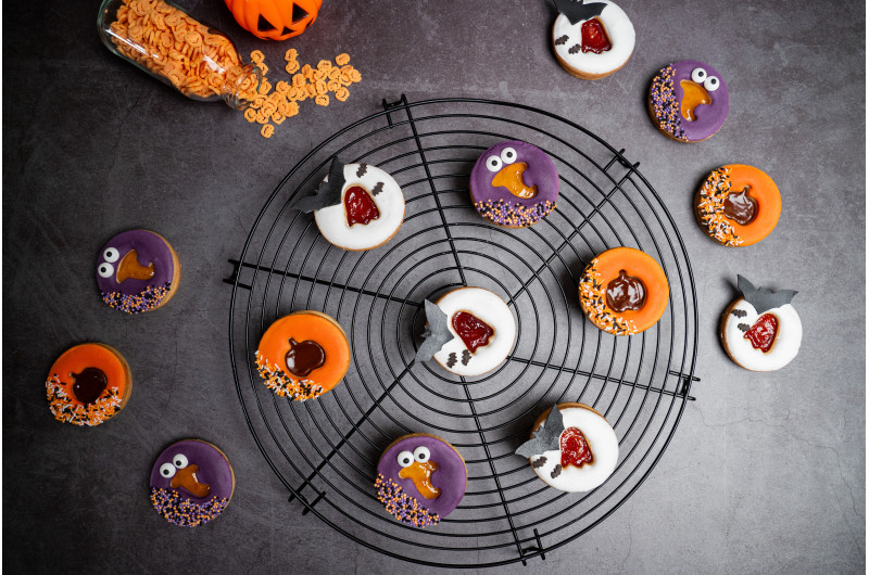 Halloween-Spitzbuben mit Glasur und Füllung