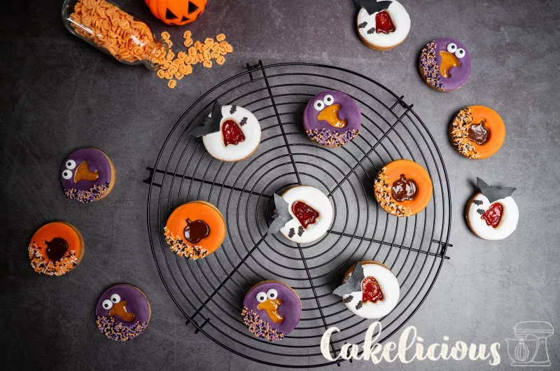 Spitzbuben di Halloween con glassa e ripieno